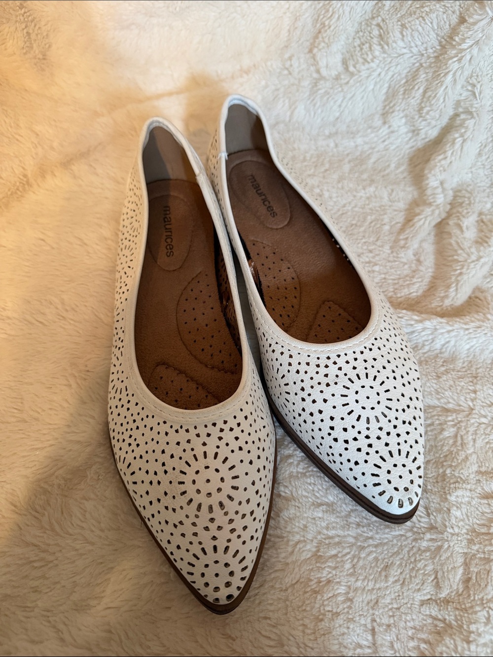 Maurices June White Laser Cut Eyelet Pointed Toe Flats Shoes Womens 6M